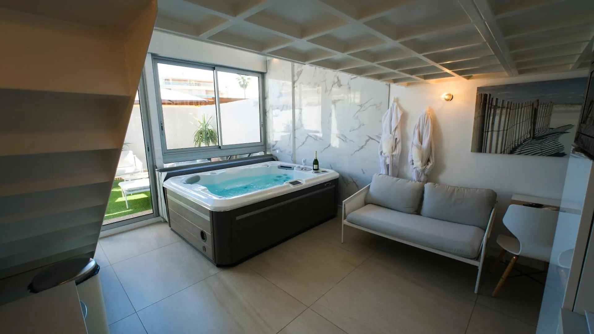 Villa Bono Jacuzzi & Spa سا لُرون دو فار 0*, سا لُرون دو فار فرنسا