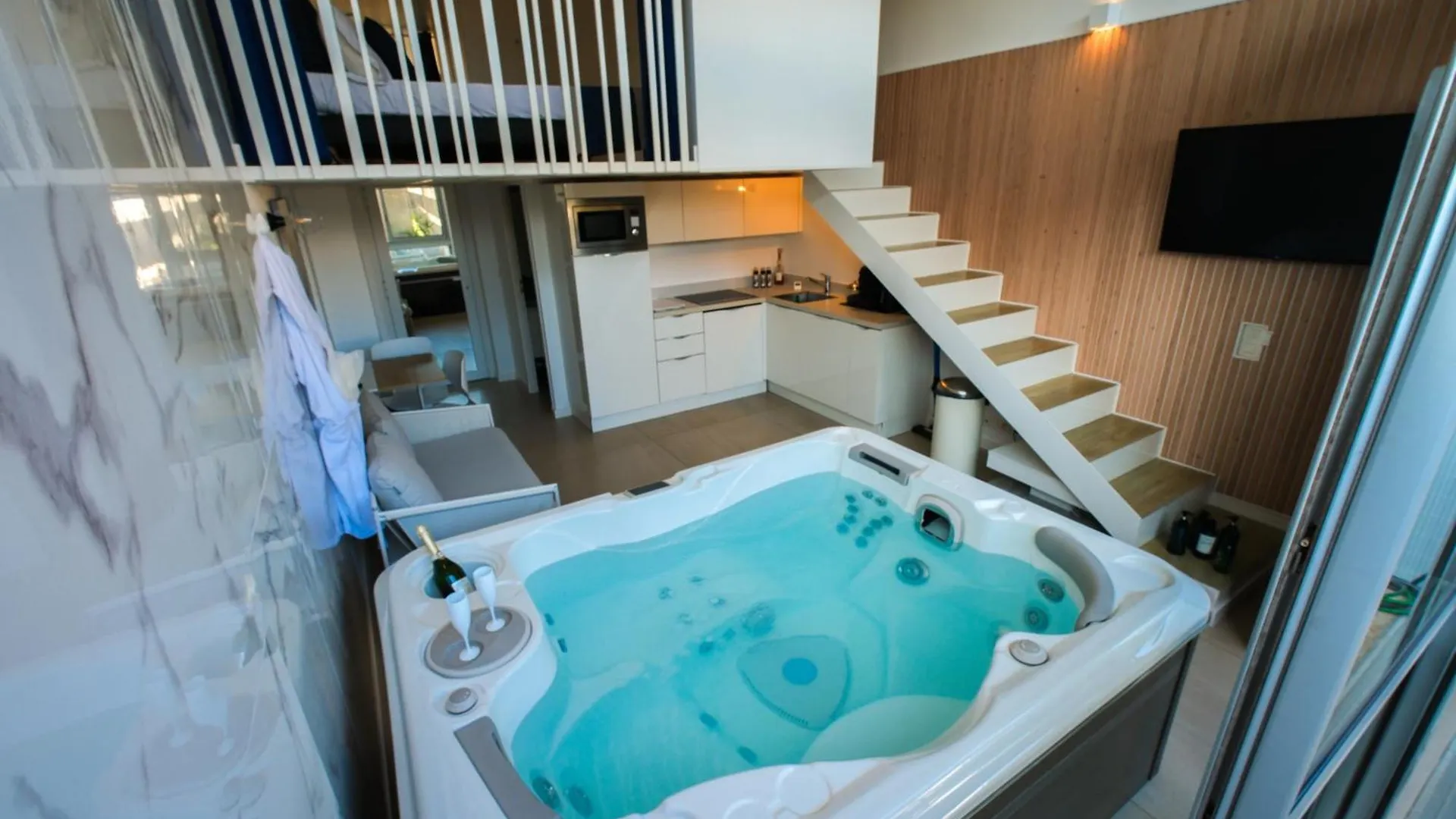 Villa Bono Jacuzzi & Spa سا لُرون دو فار 0*, سا لُرون دو فار